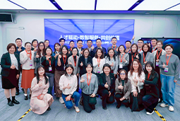 走进标杆现场，共探AI转型——USDT钱包国际携手企业高管参访埃森哲智能运营中心